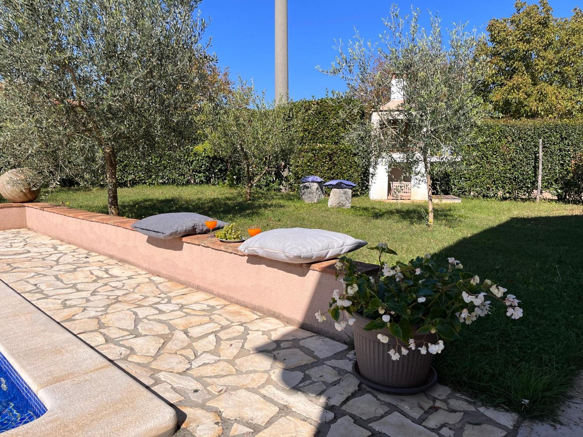 Villa Mirela With A Comfortable Garden And Pool Grandici 外观 照片