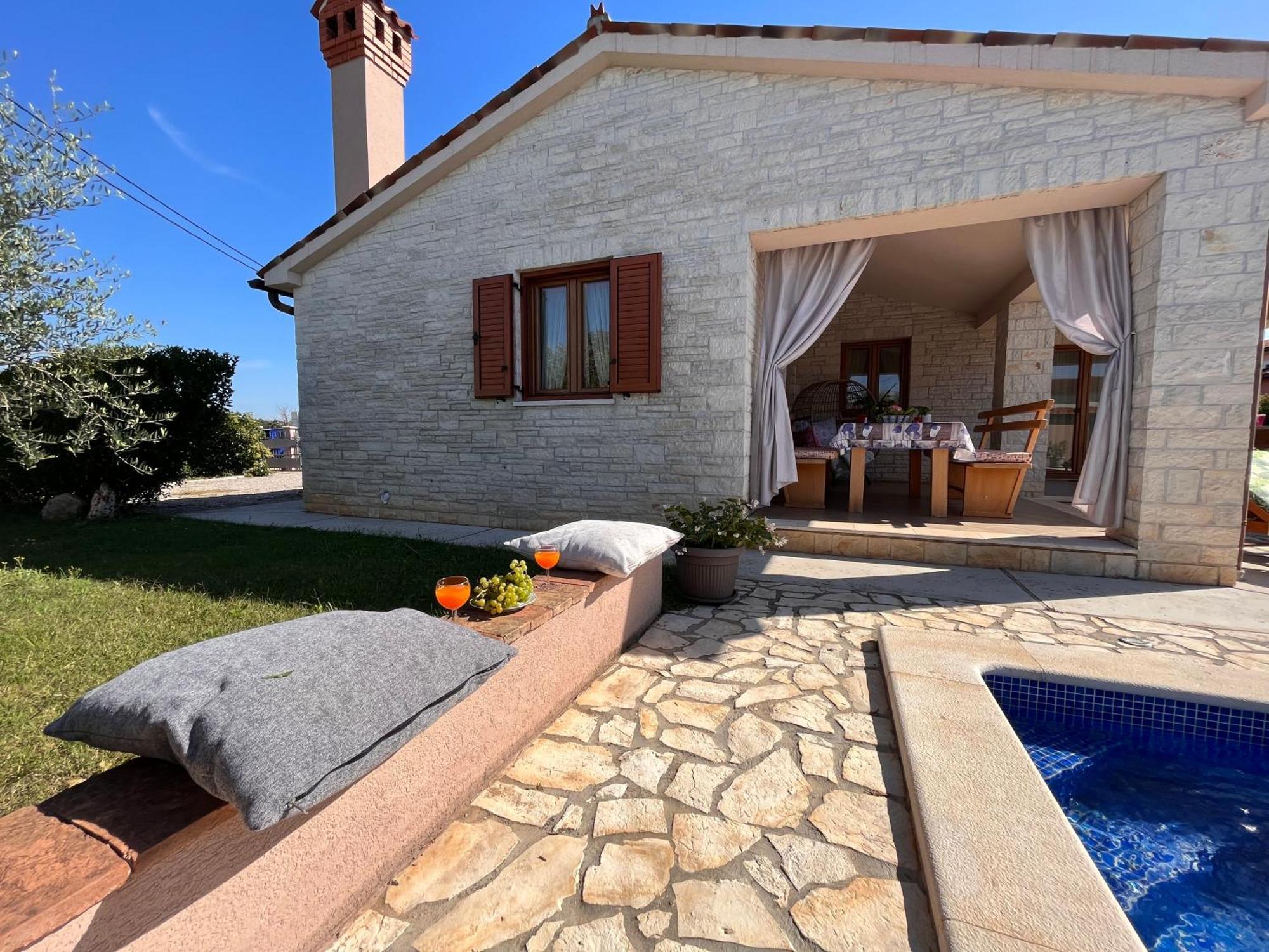 Villa Mirela With A Comfortable Garden And Pool Grandici 外观 照片